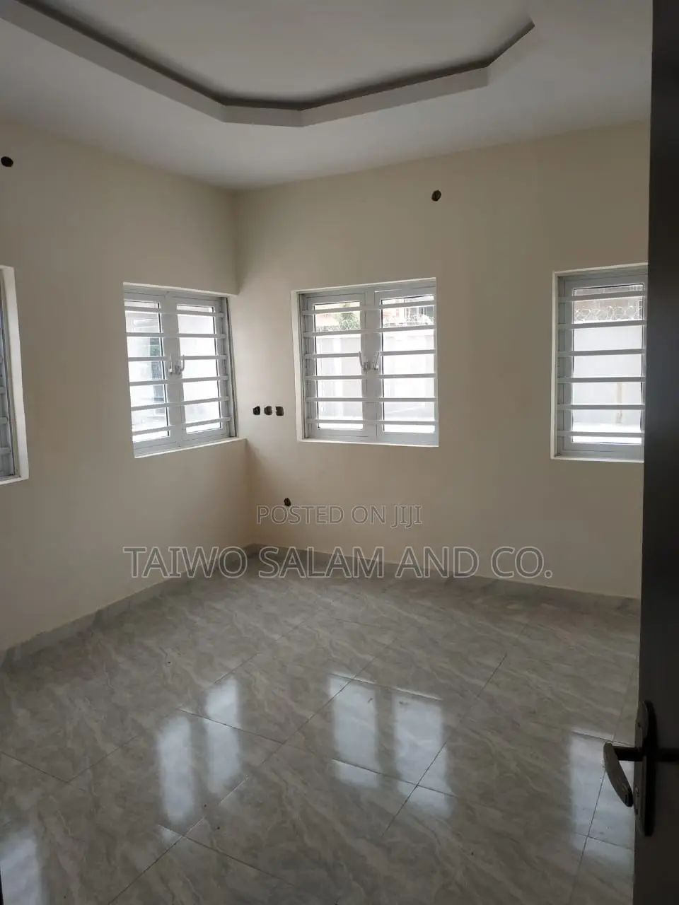2bdrm Block of Flats in Jericho for sale