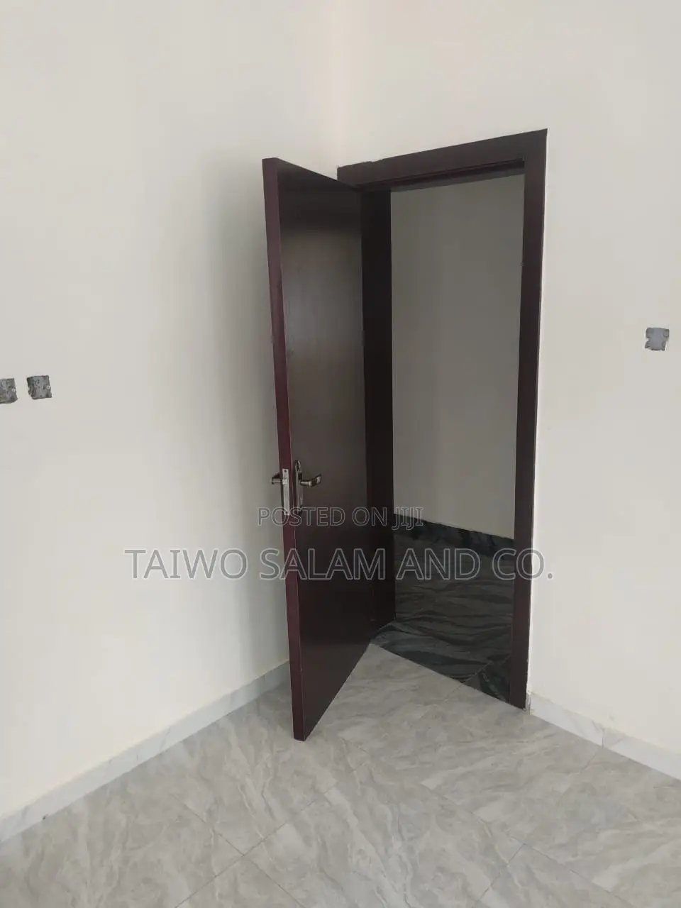 2bdrm Block of Flats in Jericho for sale