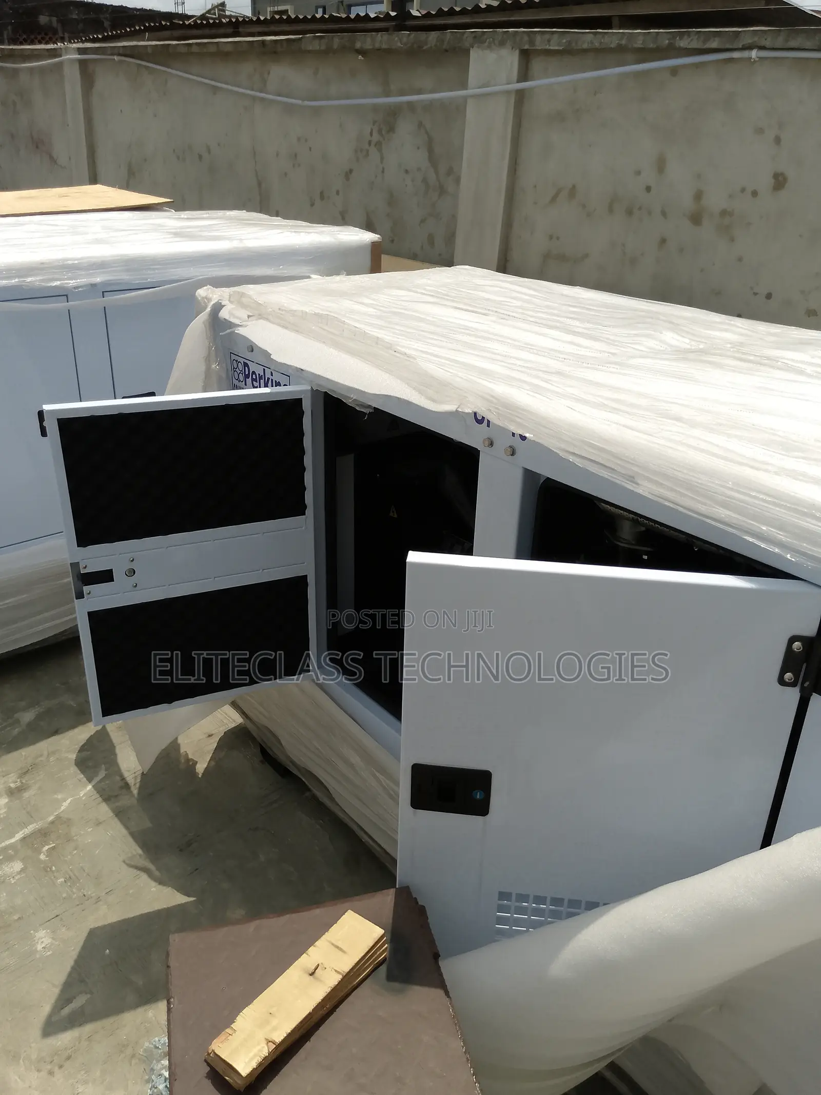 Soundproof Perkins Diesel Generator (40kva).