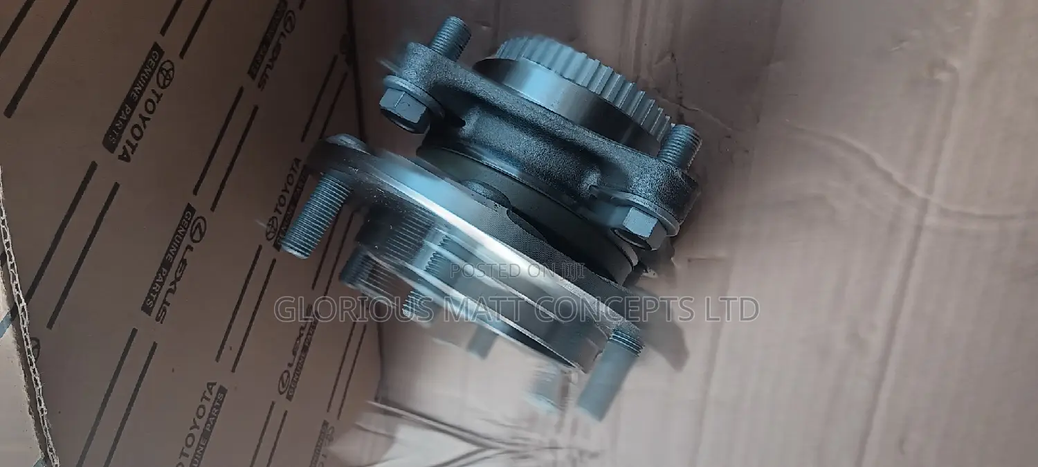 2.7 Hilux Front Hub Complete