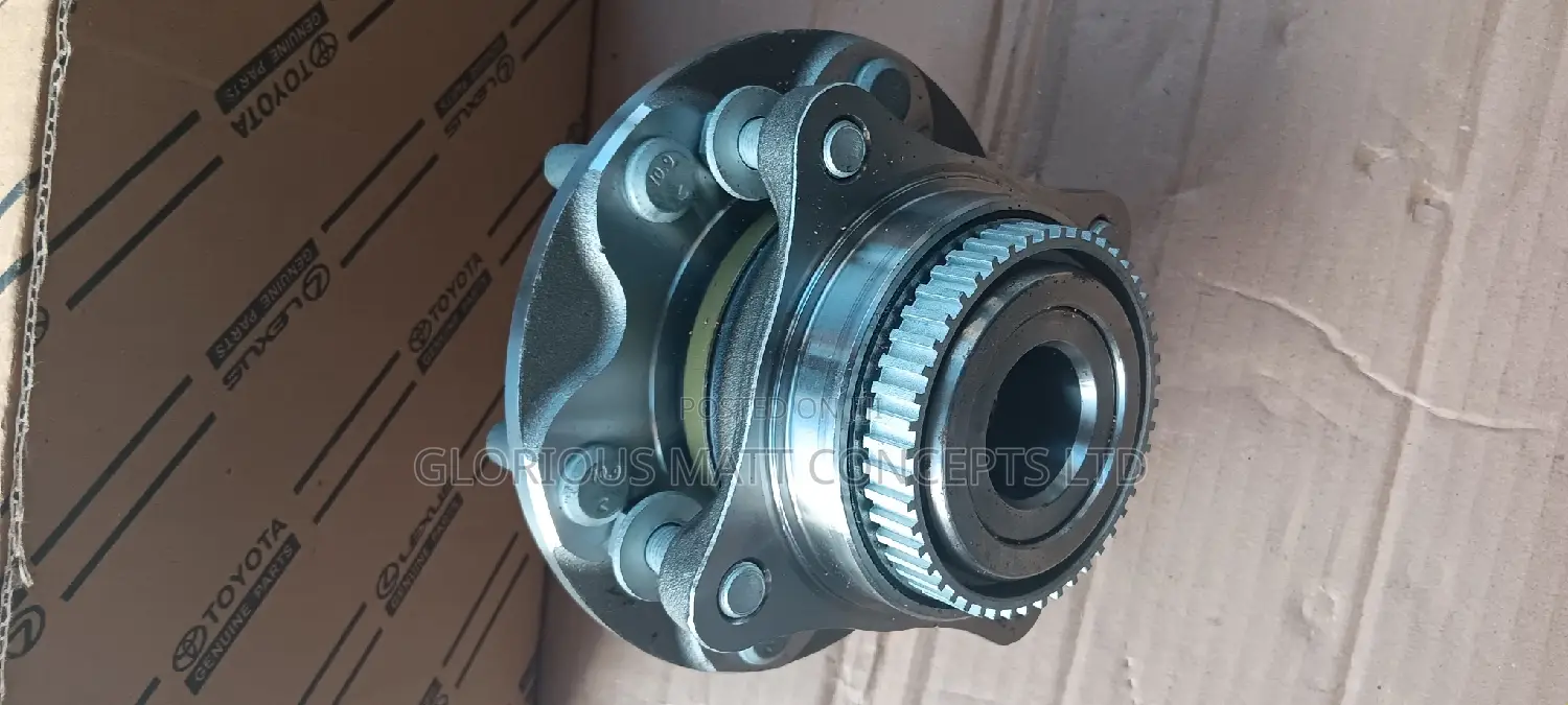 2.7 Hilux Front Hub Complete