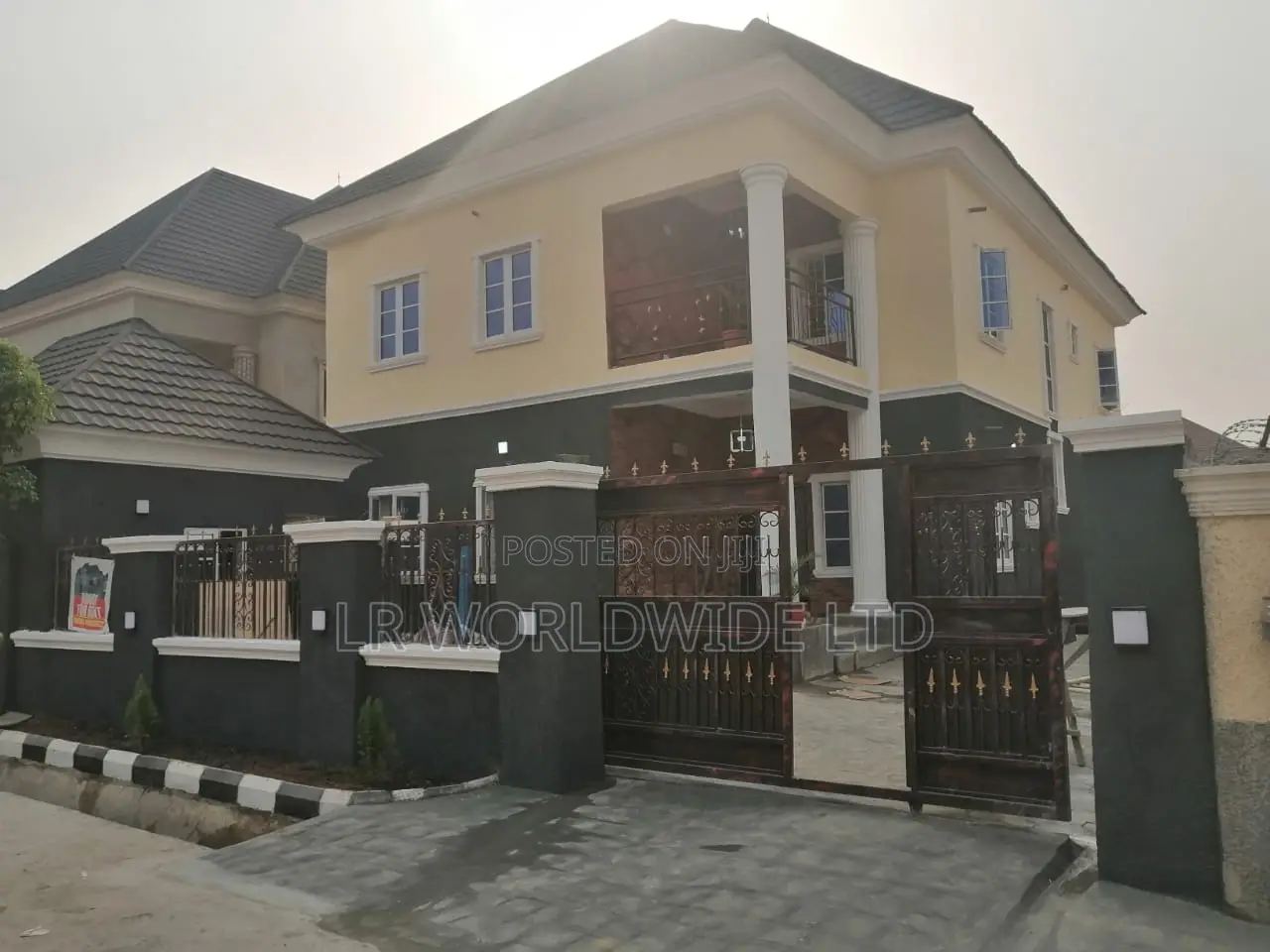 5bdrm Duplex in Lugbe District for sale