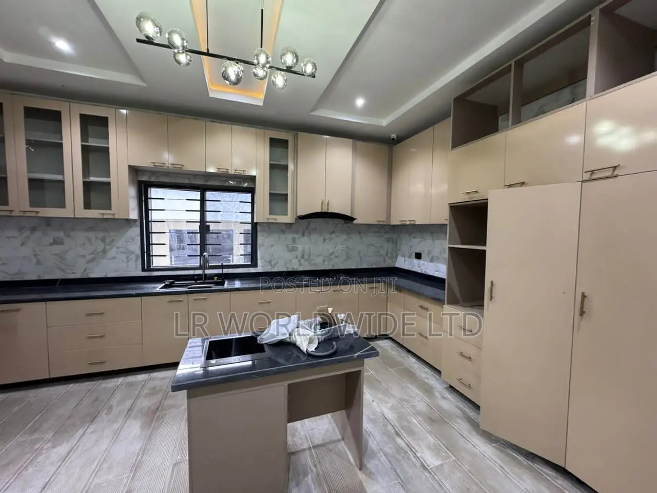 4bdrm Duplex in Idu Industrial for sale