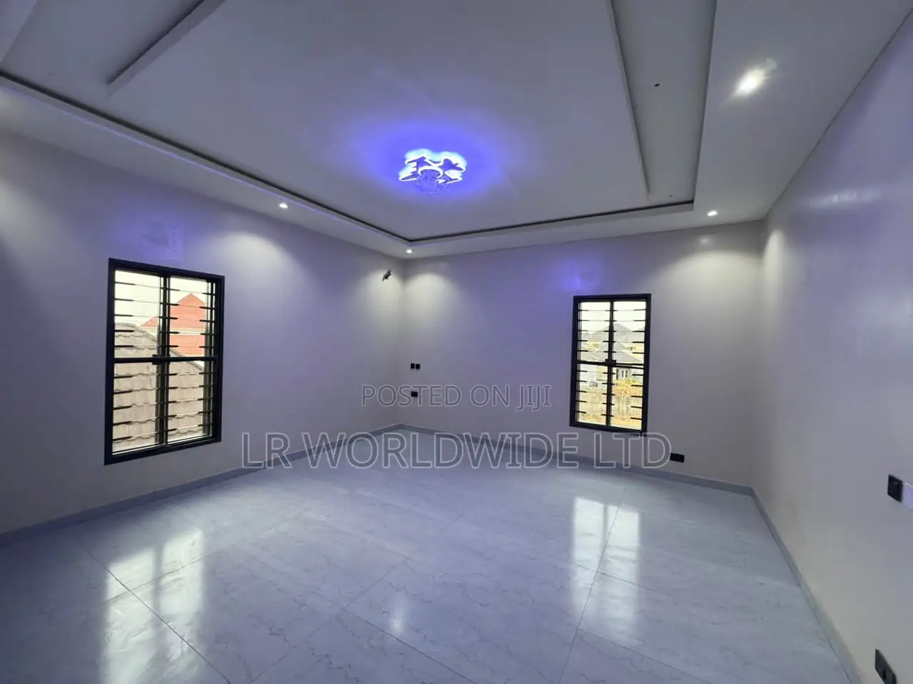 4bdrm Duplex in Idu Industrial for sale