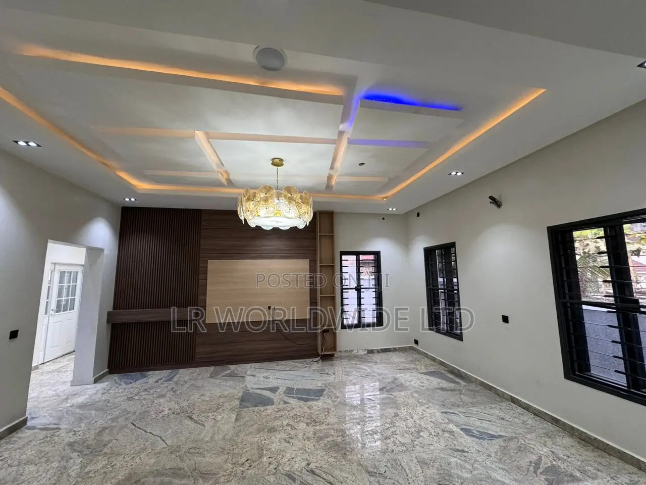 4bdrm Duplex in Idu Industrial for sale