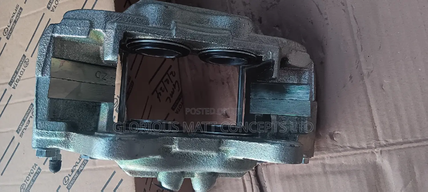 Set of Front Caliper Gx470, Landcruiser Prado