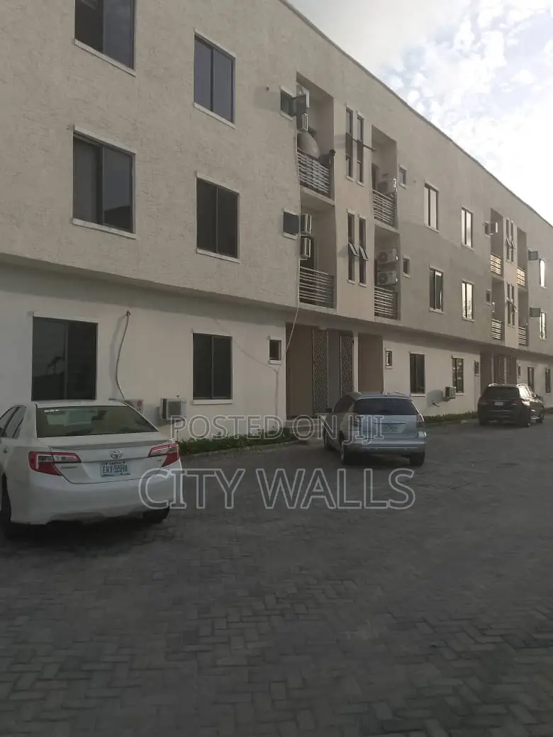 2bdrm Block of Flats in Chevron for rent