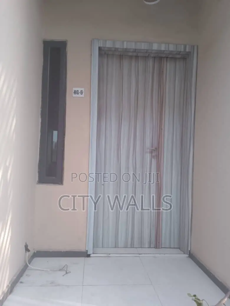 2bdrm Block of Flats in Chevron for rent