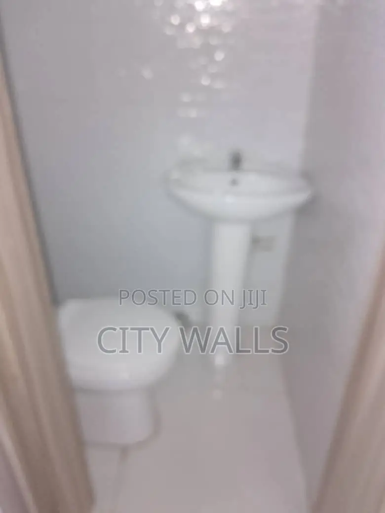 2bdrm Block of Flats in Chevron for rent