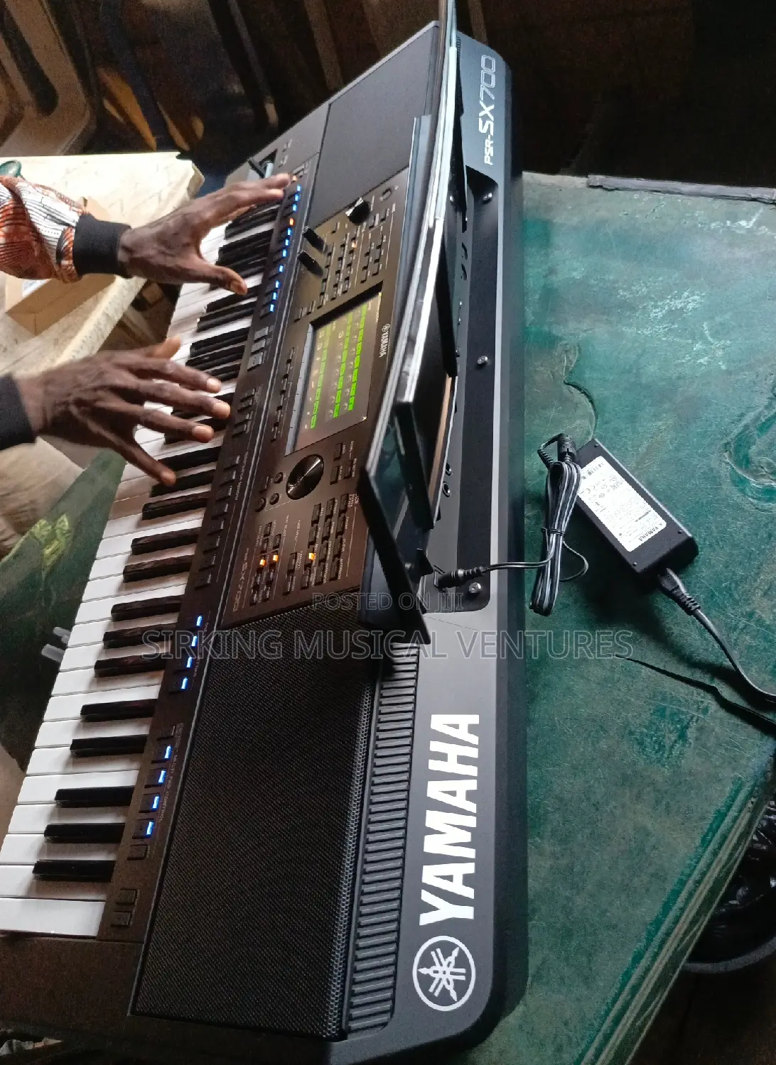 PRS SX700 Yamaha Keyboard Keyboard With Original Adaptor