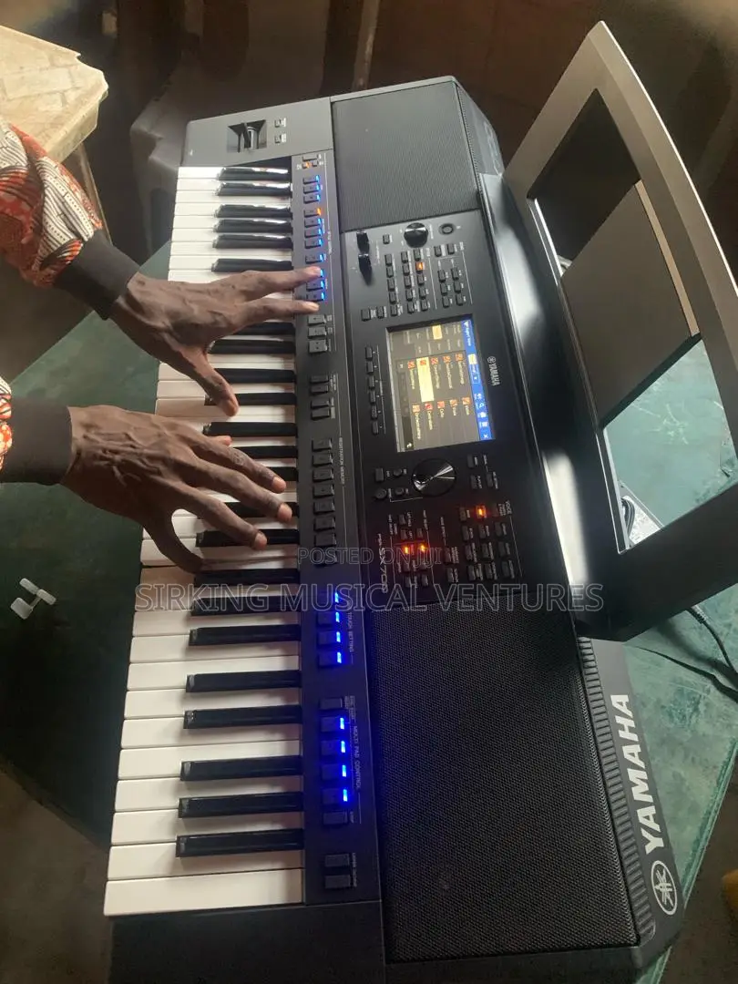 PRS SX700 Yamaha Keyboard Keyboard With Original Adaptor