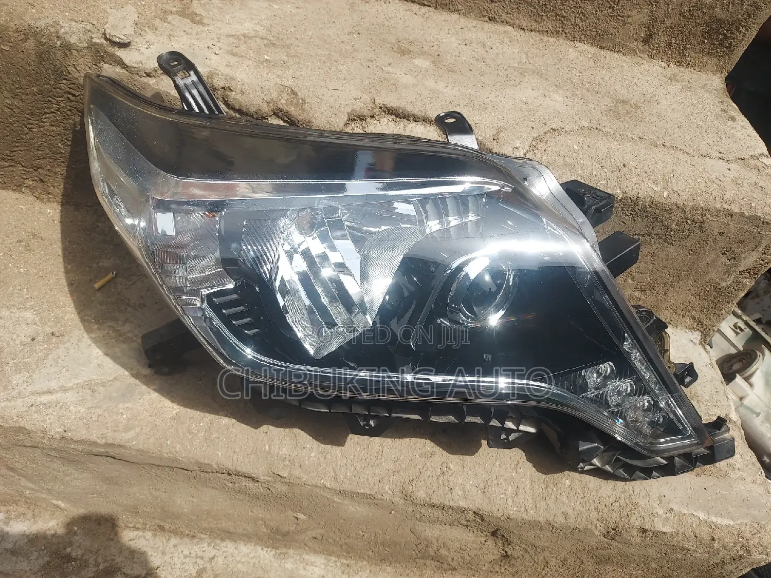 Headlamp Toyota Land Cruiser Parado 2014