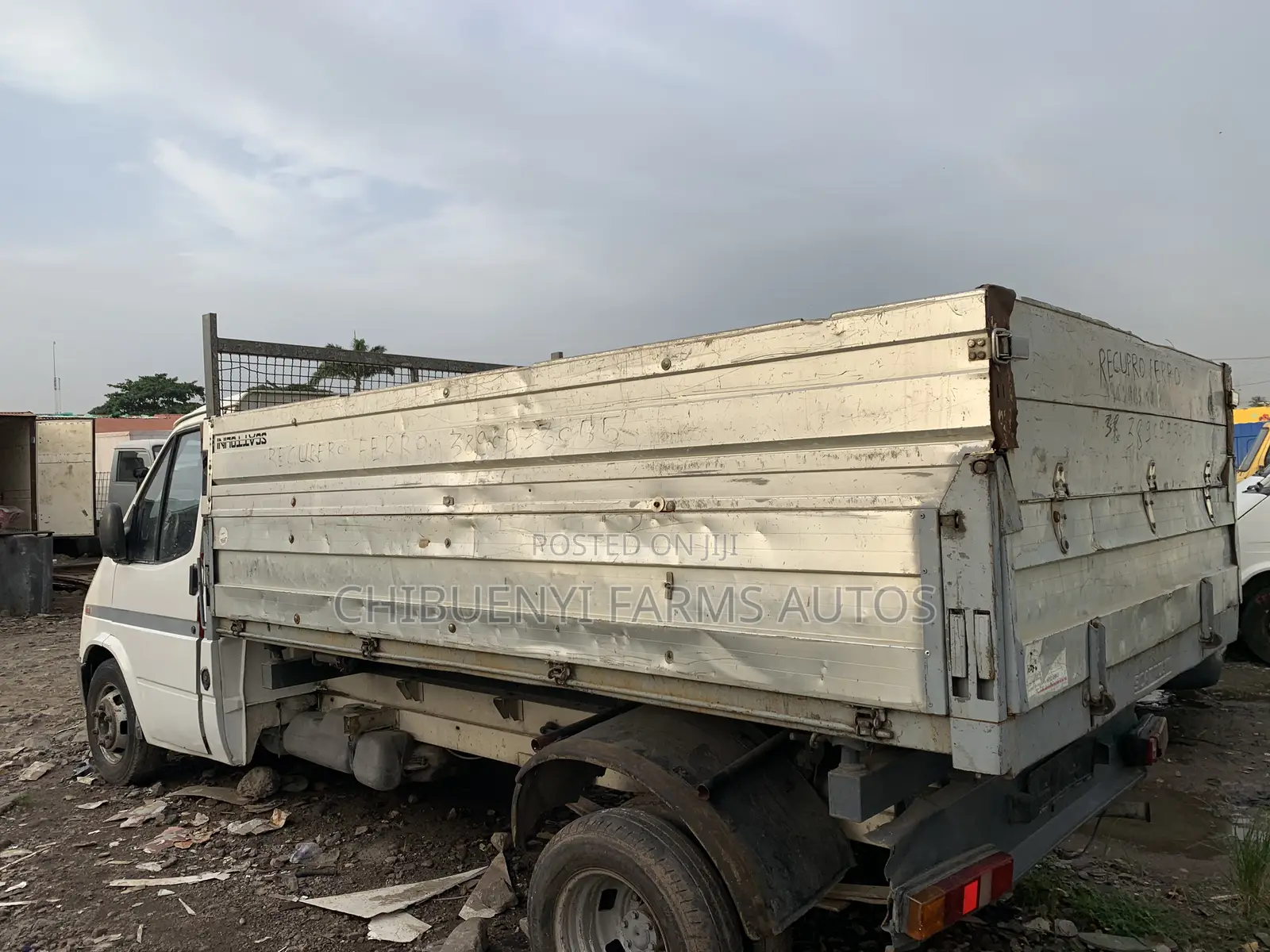 Ford Pickup - 6 Tyres