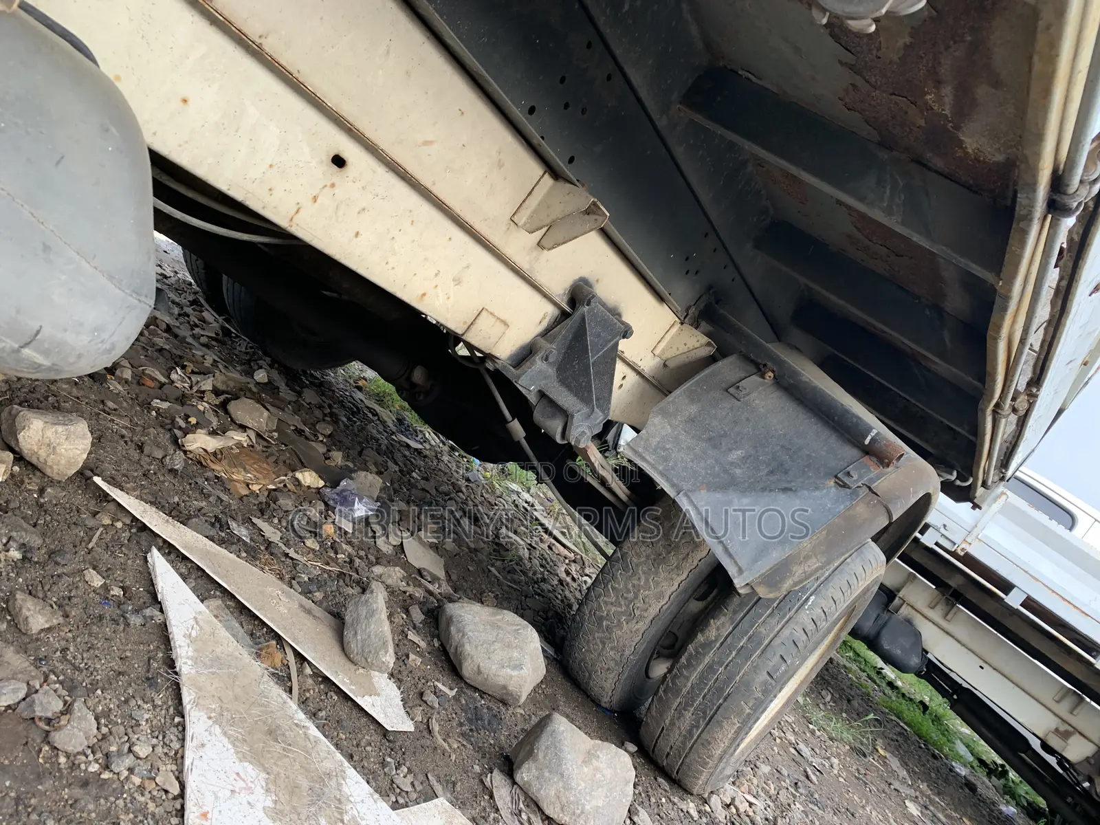 Ford Pickup - 6 Tyres