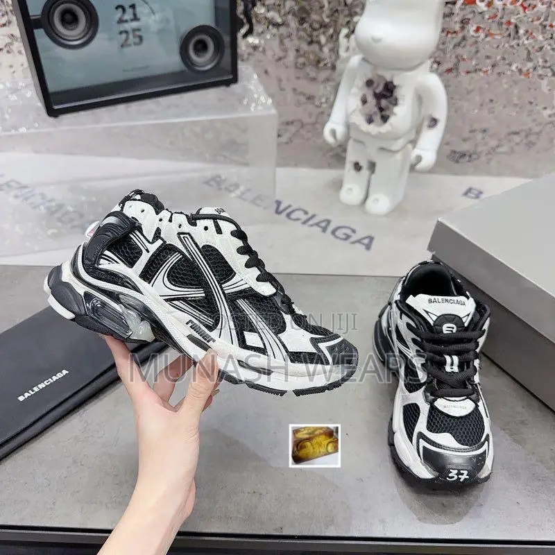 Luxury BALENCIAGA Sneakers 2024