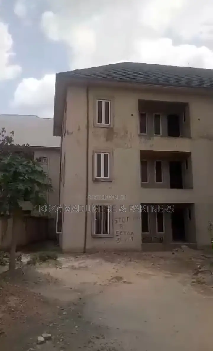 9bdrm Block of Flats in Premier Layout for sale