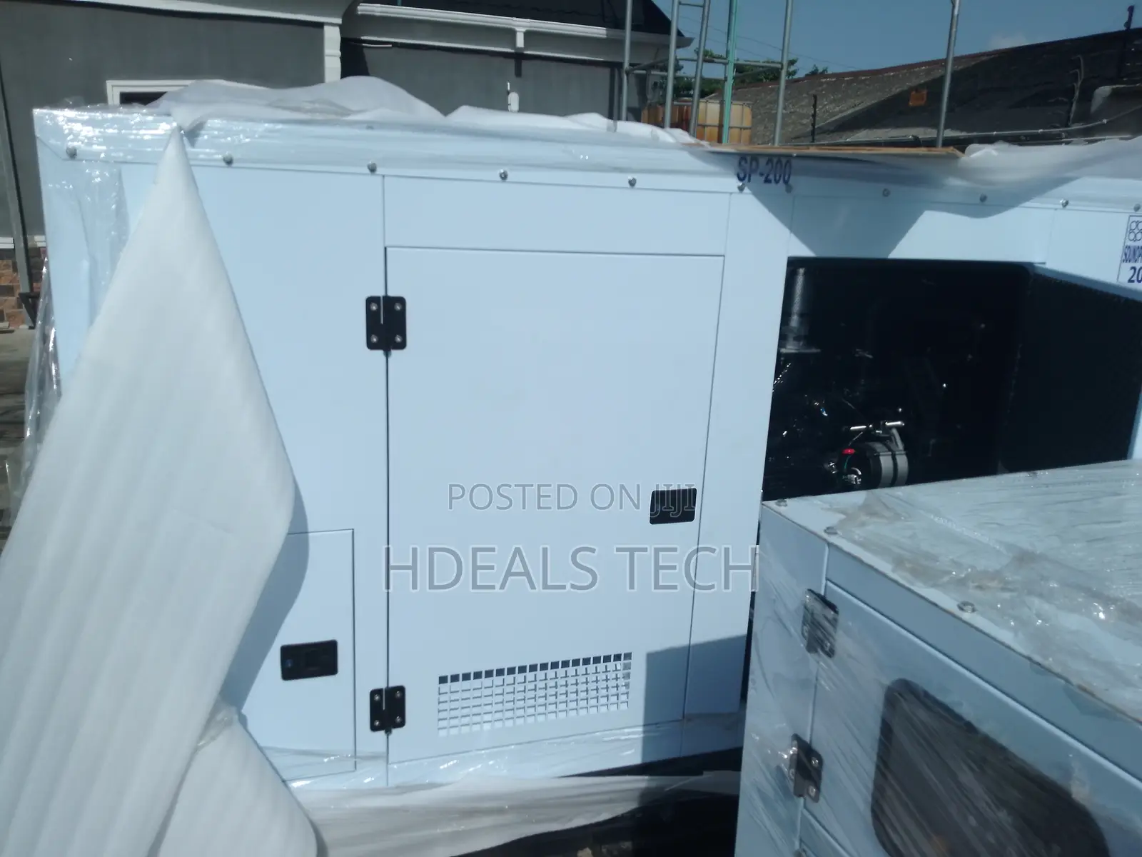 Soundproof Perkins DIESEL Generator-200kva.