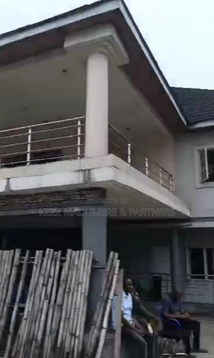 9bdrm Block of Flats in Mopol 19 , Gra Phase for sale