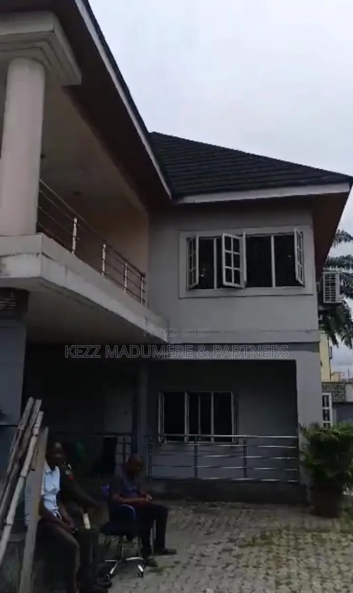 9bdrm Block of Flats in Mopol 19 , Gra Phase for sale