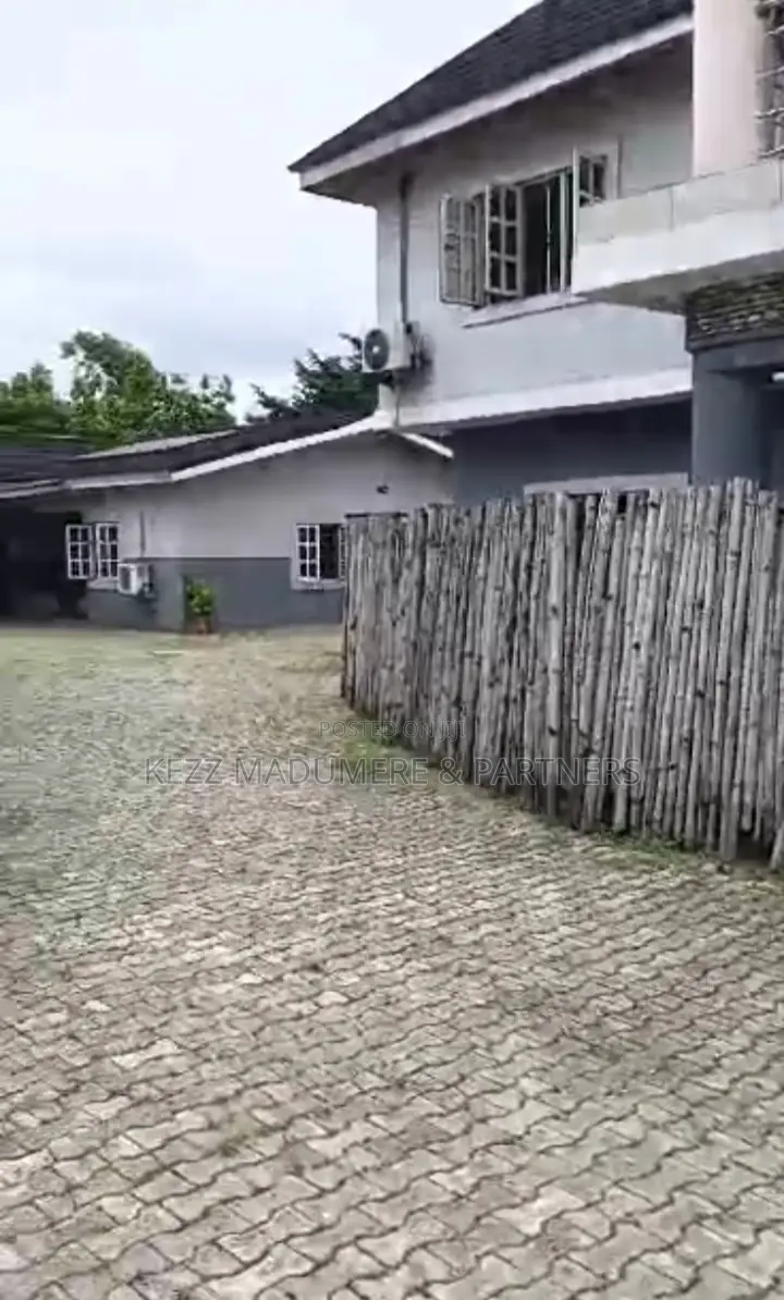 9bdrm Block of Flats in Mopol 19 , Gra Phase for sale
