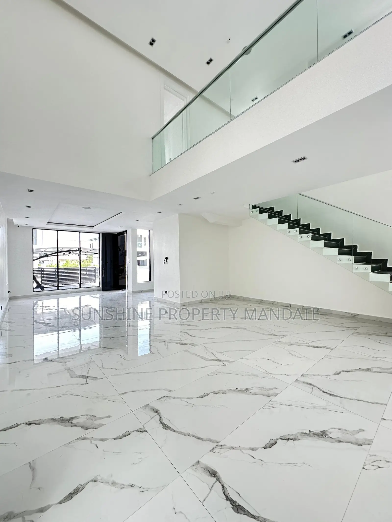 5bdrm Duplex in Lekki County for sale