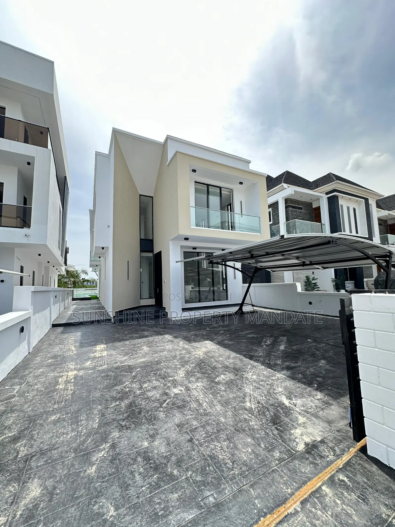 5bdrm Duplex in Lekki County for sale