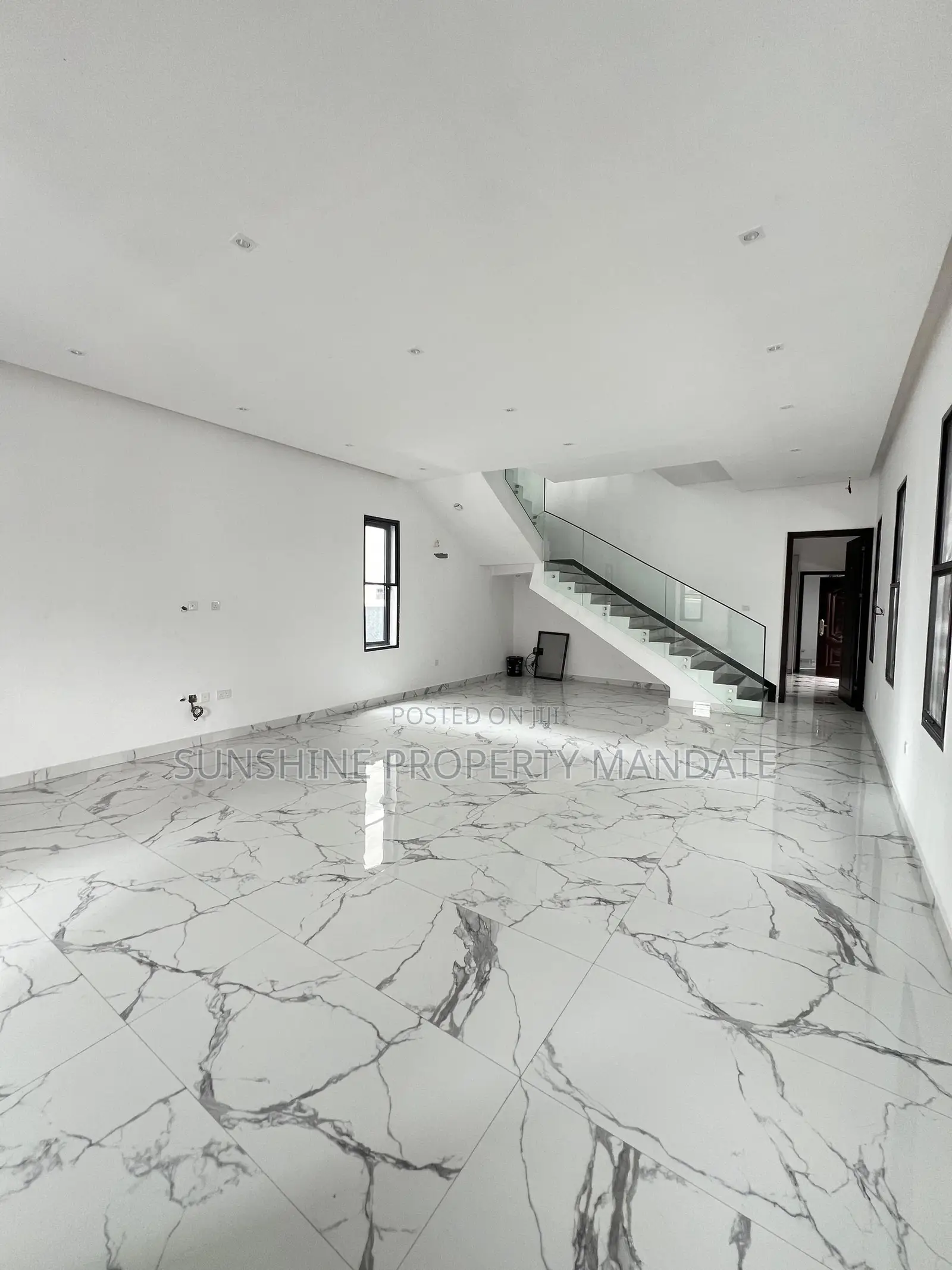 5bdrm Duplex in Lekki Phase 1 for sale