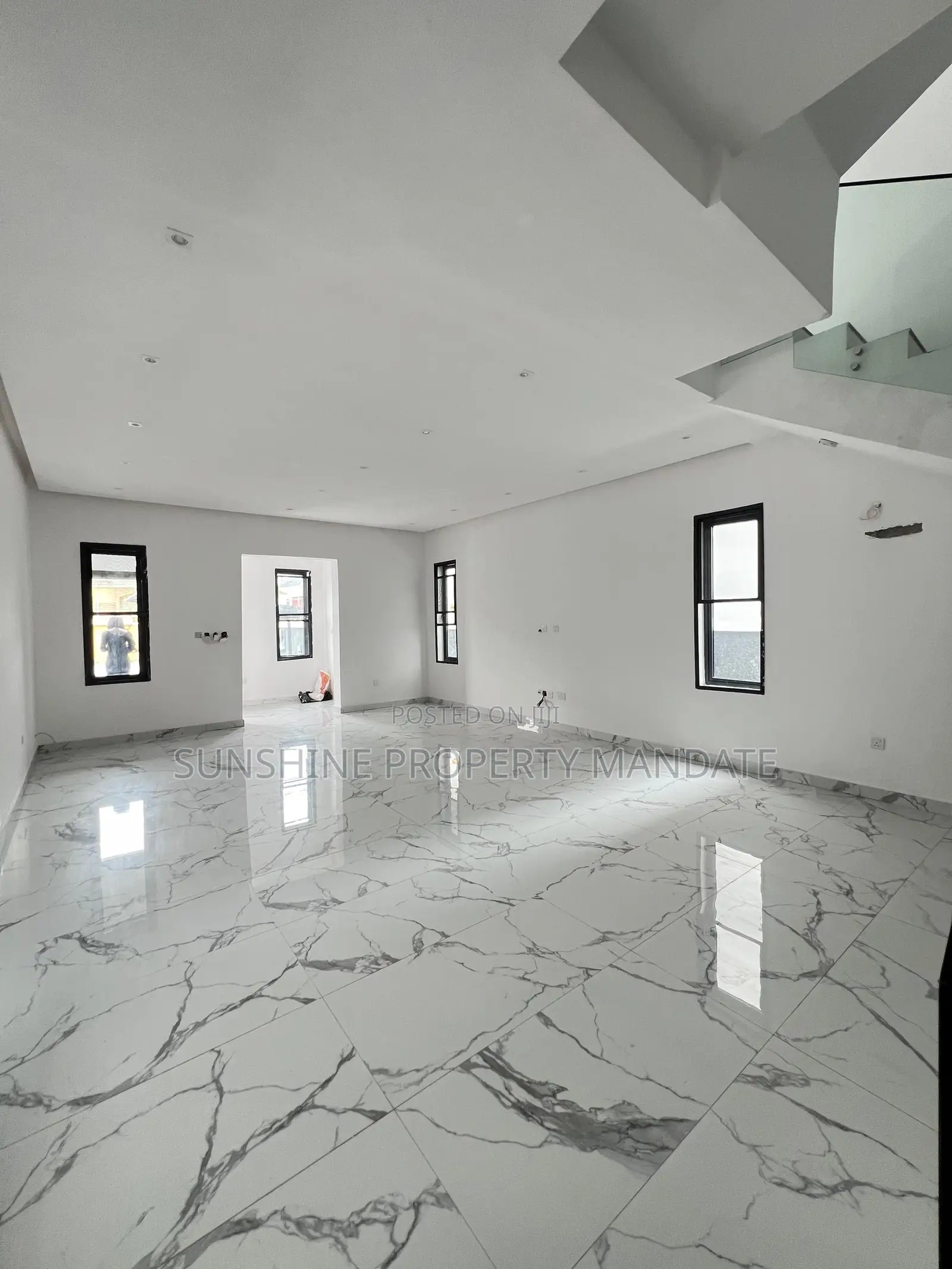 5bdrm Duplex in Lekki Phase 1 for sale