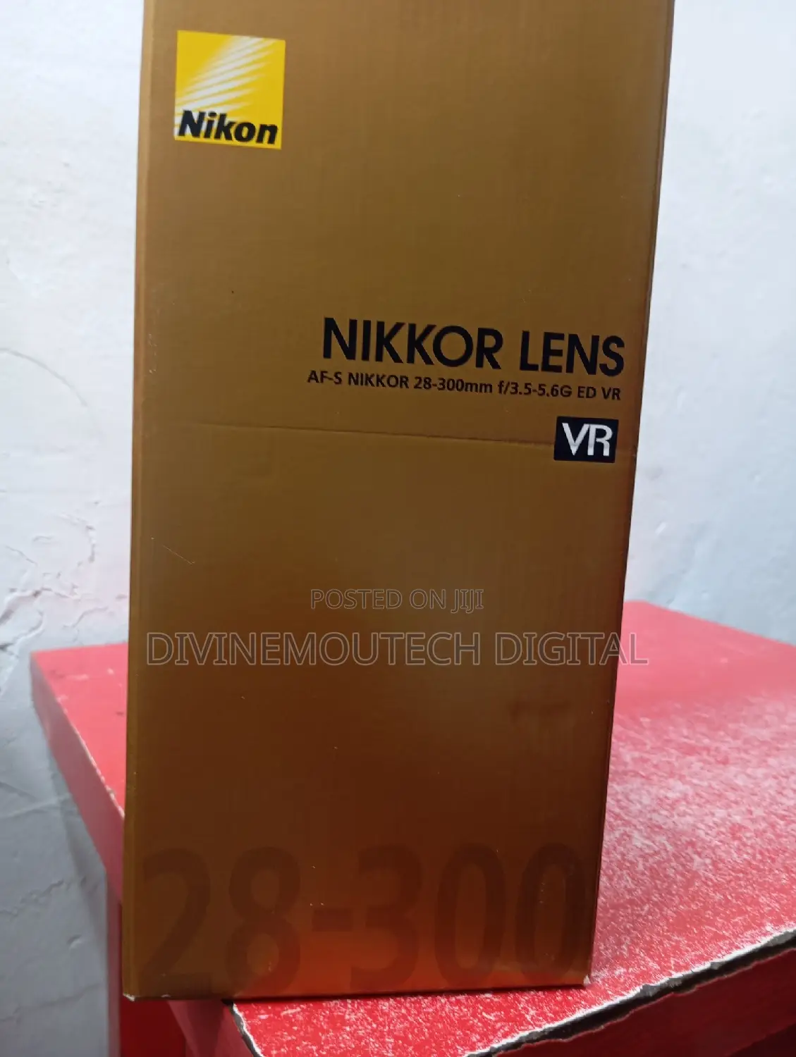 Nikon Lens 28-300 F3.5-5g VR for Sale in Alaba Market