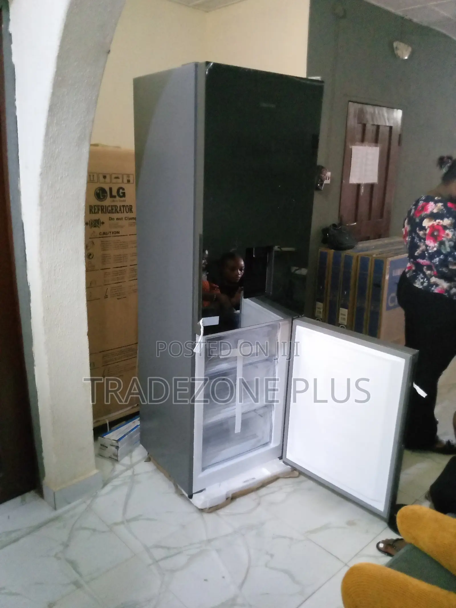 Fast Cooling Hisense 305L Bottom Freezer Refrigerator