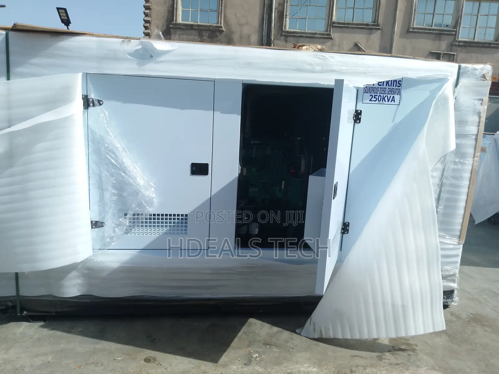 250kva Perkins DIESEL User Generator.