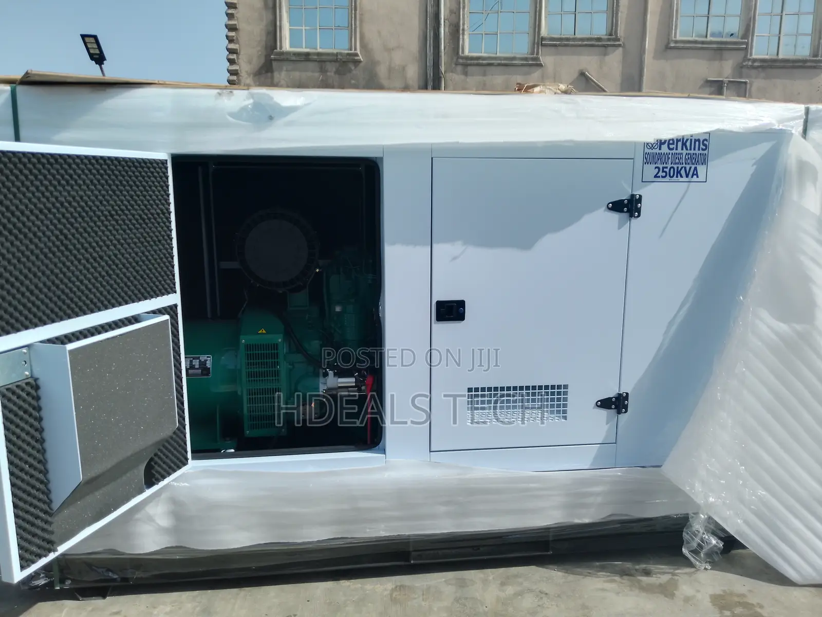 Perkins Diesel Engine Soundproof Power Generator 250kva.