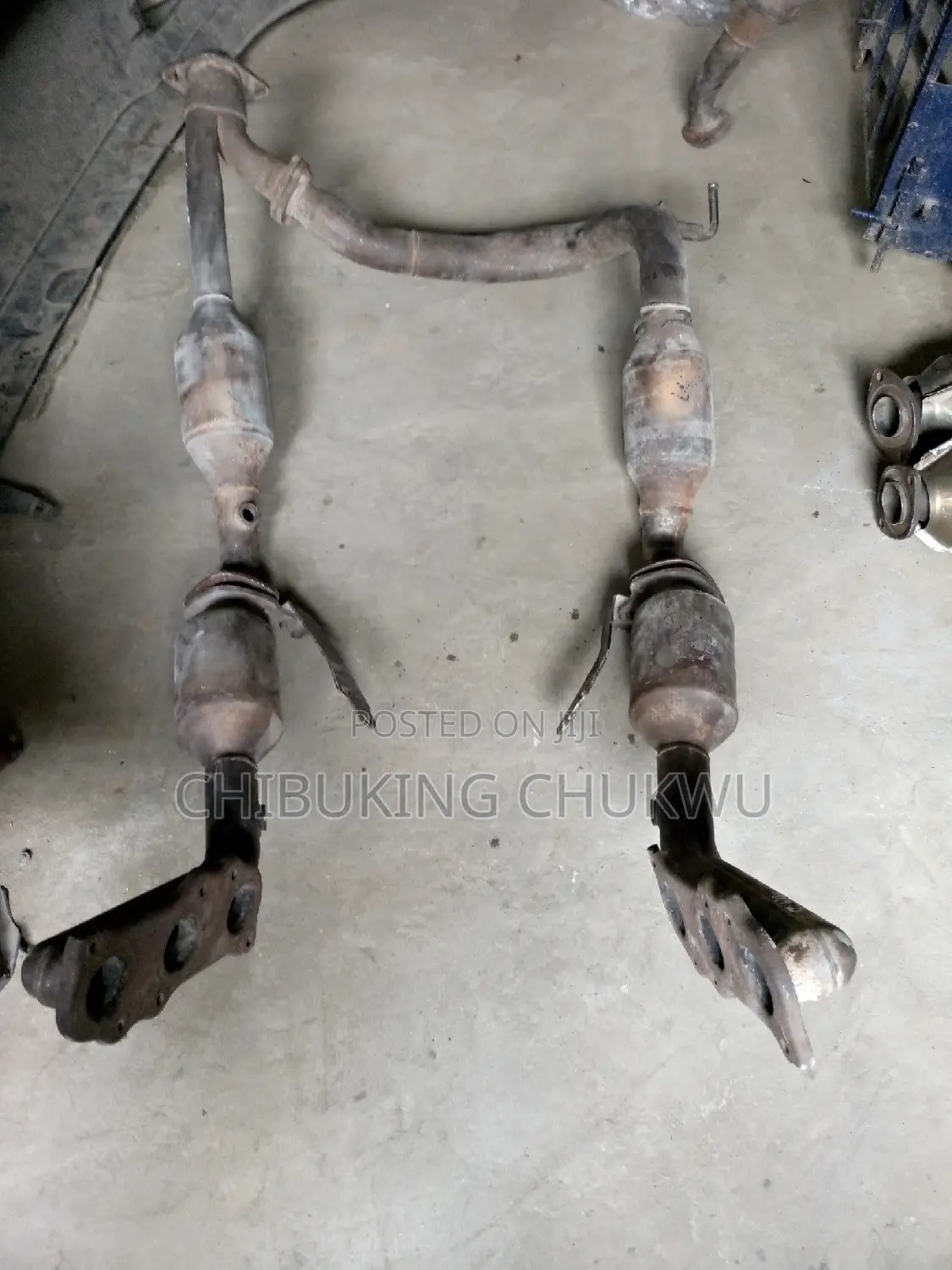 Toyota 4runner 05-06 Complete Catalytic Exhaust Pots.
