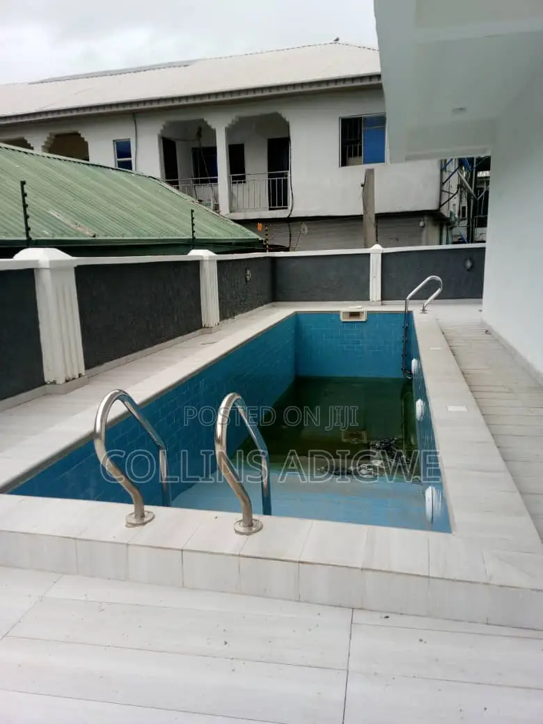 5bdrm Duplex in Thomas Estate for sale
