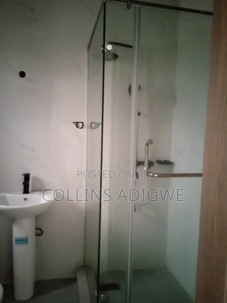 5bdrm Duplex in Thomas Estate for sale