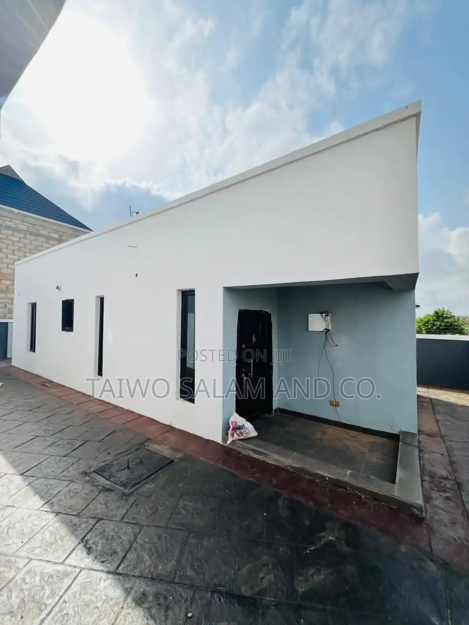 4bdrm Duplex in Akobo for sale