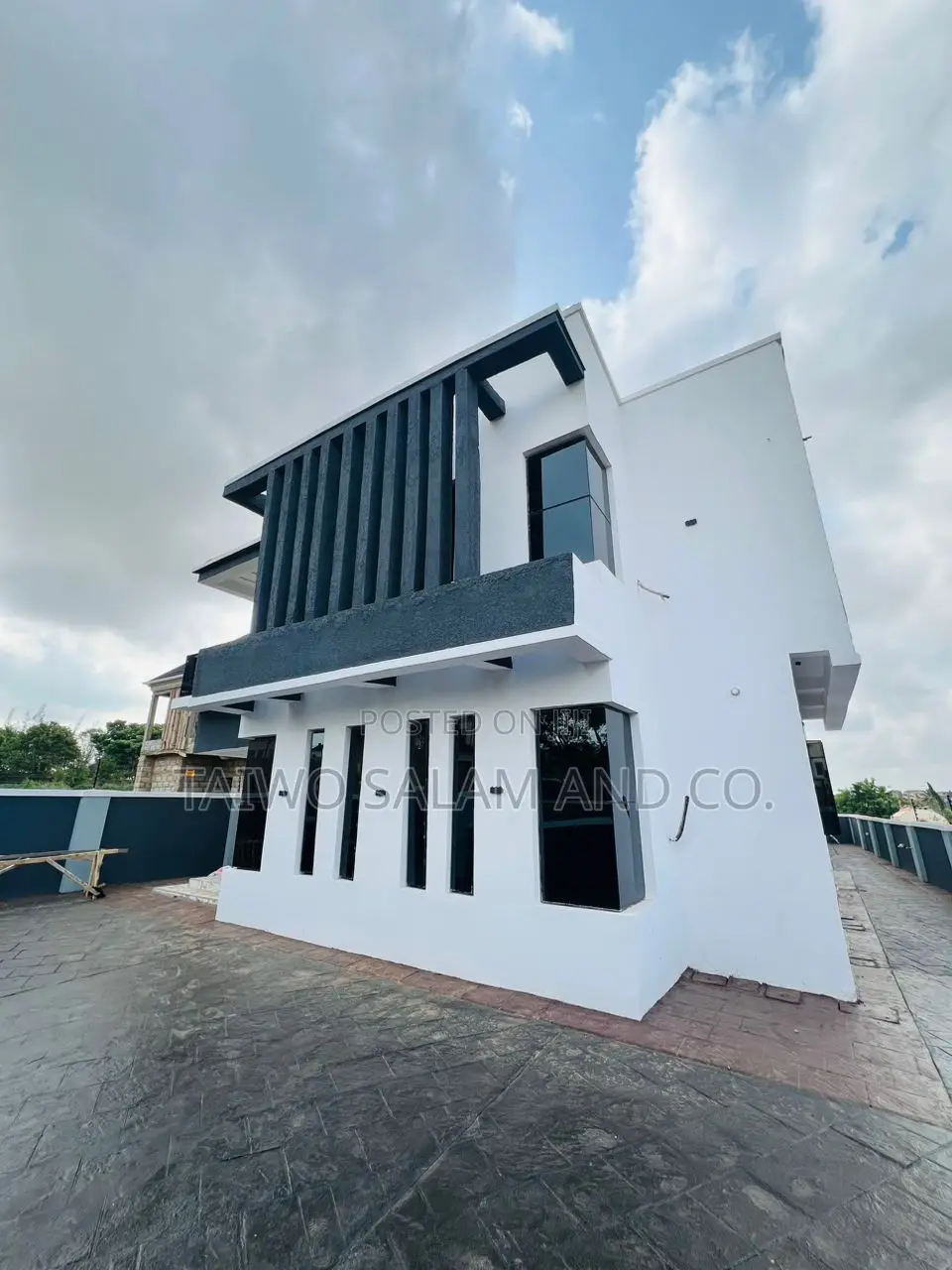4bdrm Duplex in Akobo for sale