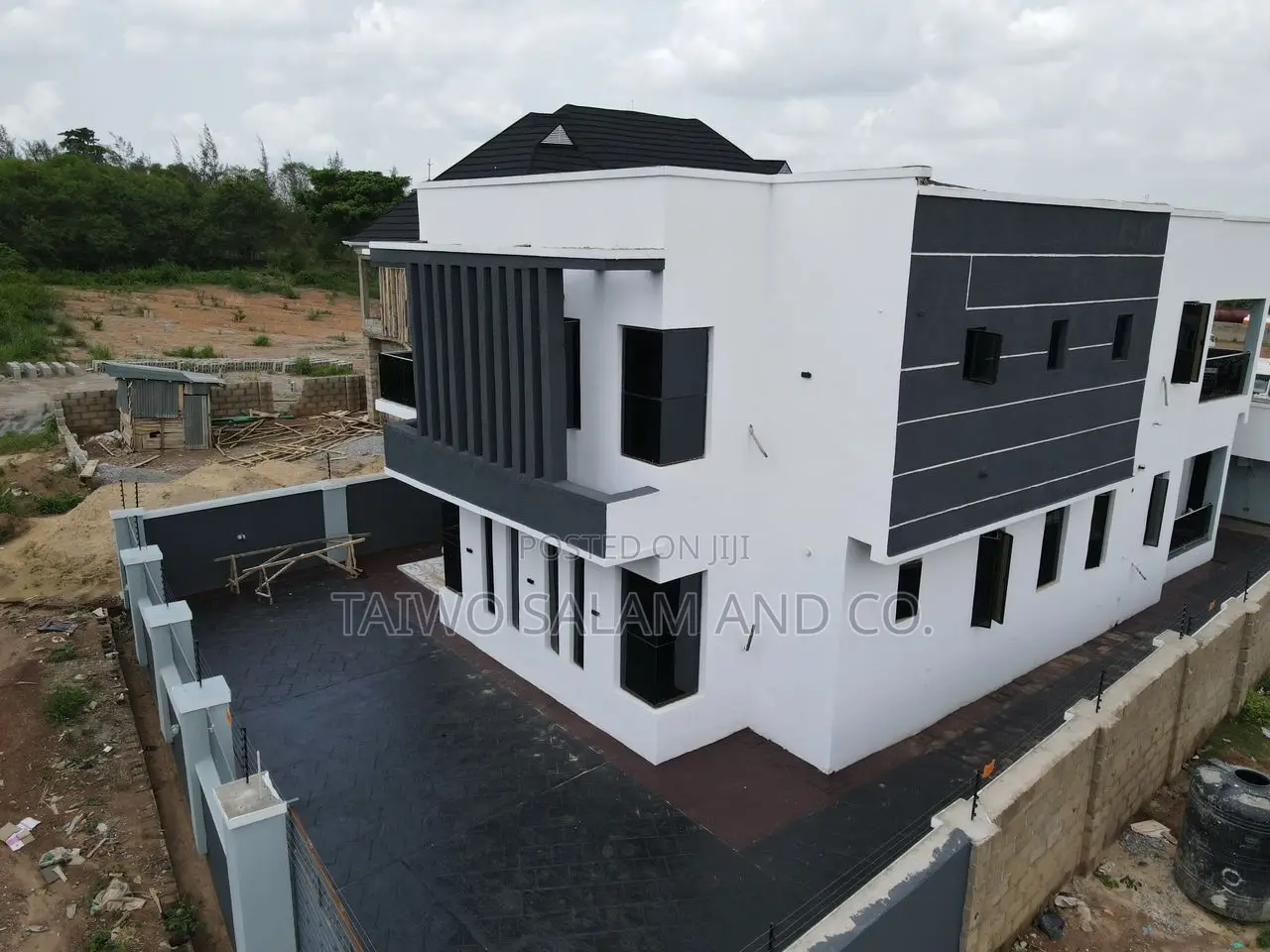 4bdrm Duplex in Akobo for sale