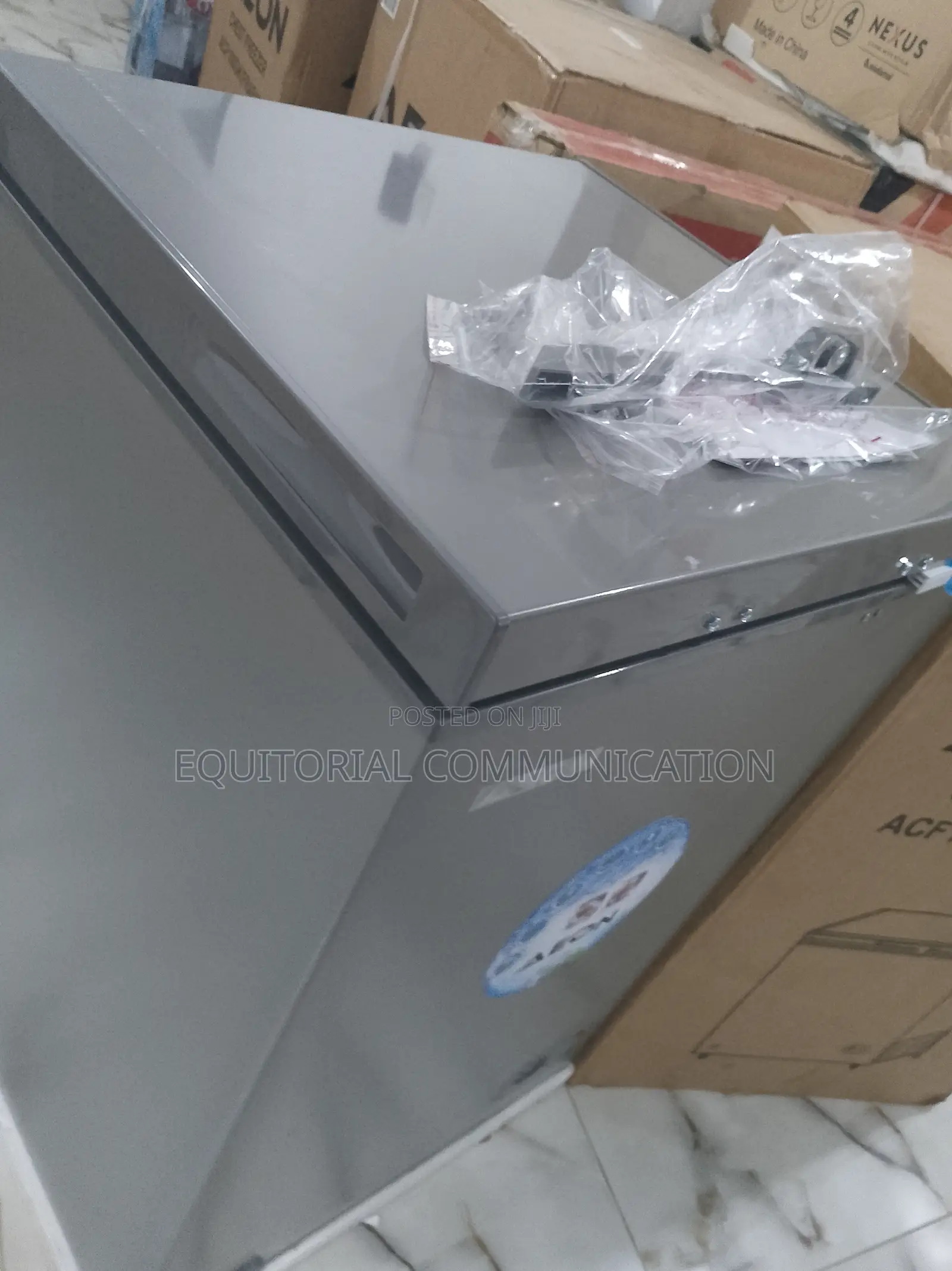 Aeon 100l Fast Freeze Chest Freezer (Xf-102) Silver