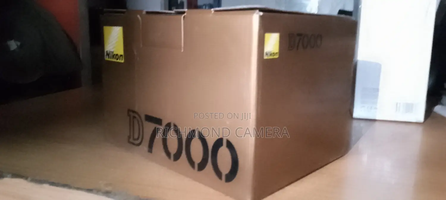 Nikon D7000 Digital Camera Body With Lens 18-105mm
