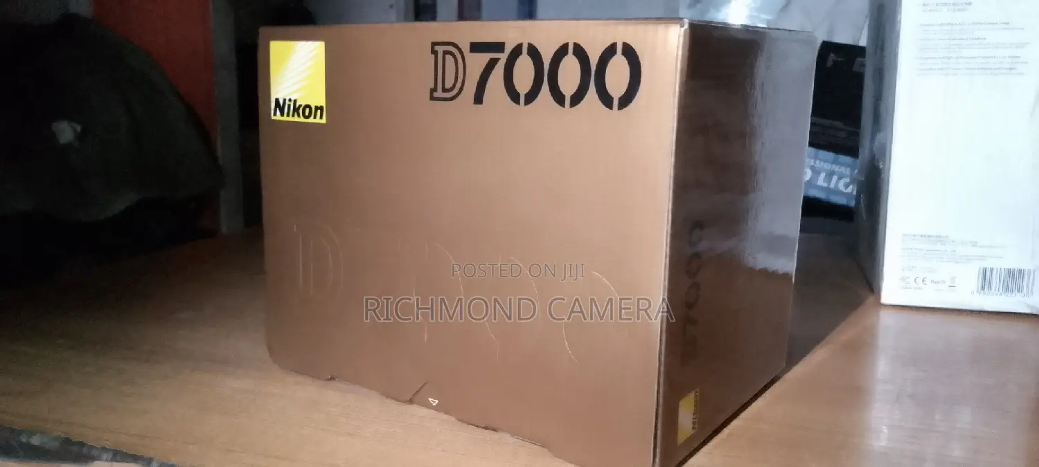 Nikon D7000 Digital Camera Body With Lens 18-105mm