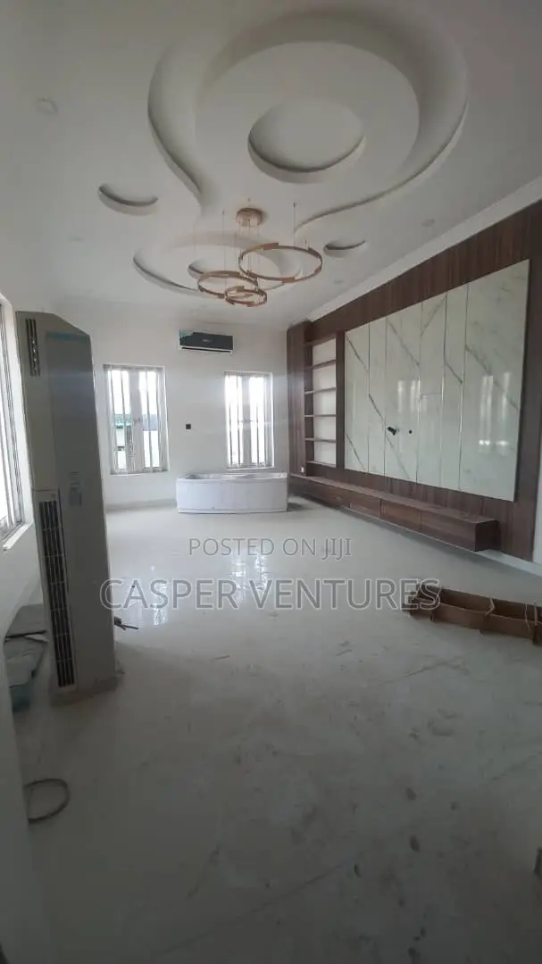 4bdrm Duplex in Chevron for rent