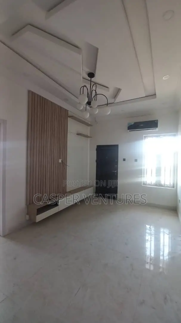 4bdrm Duplex in Chevron for rent