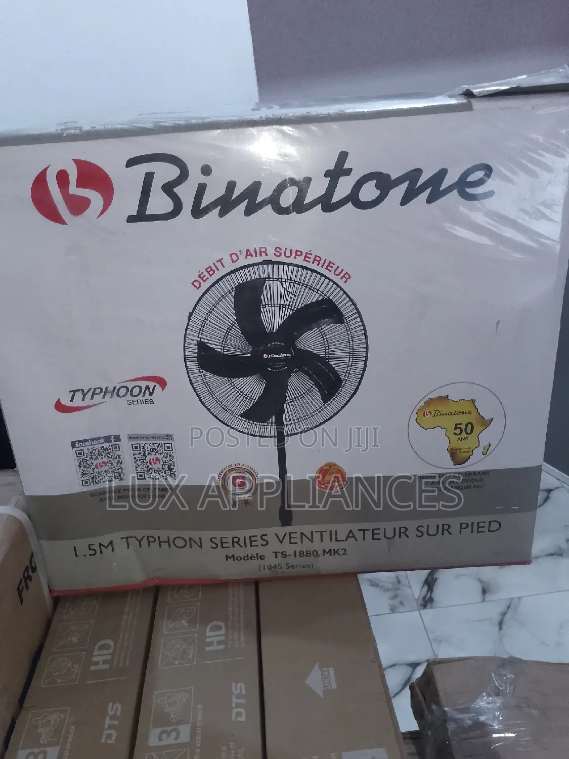 High-Efficiency and Durable Fan With USB Port