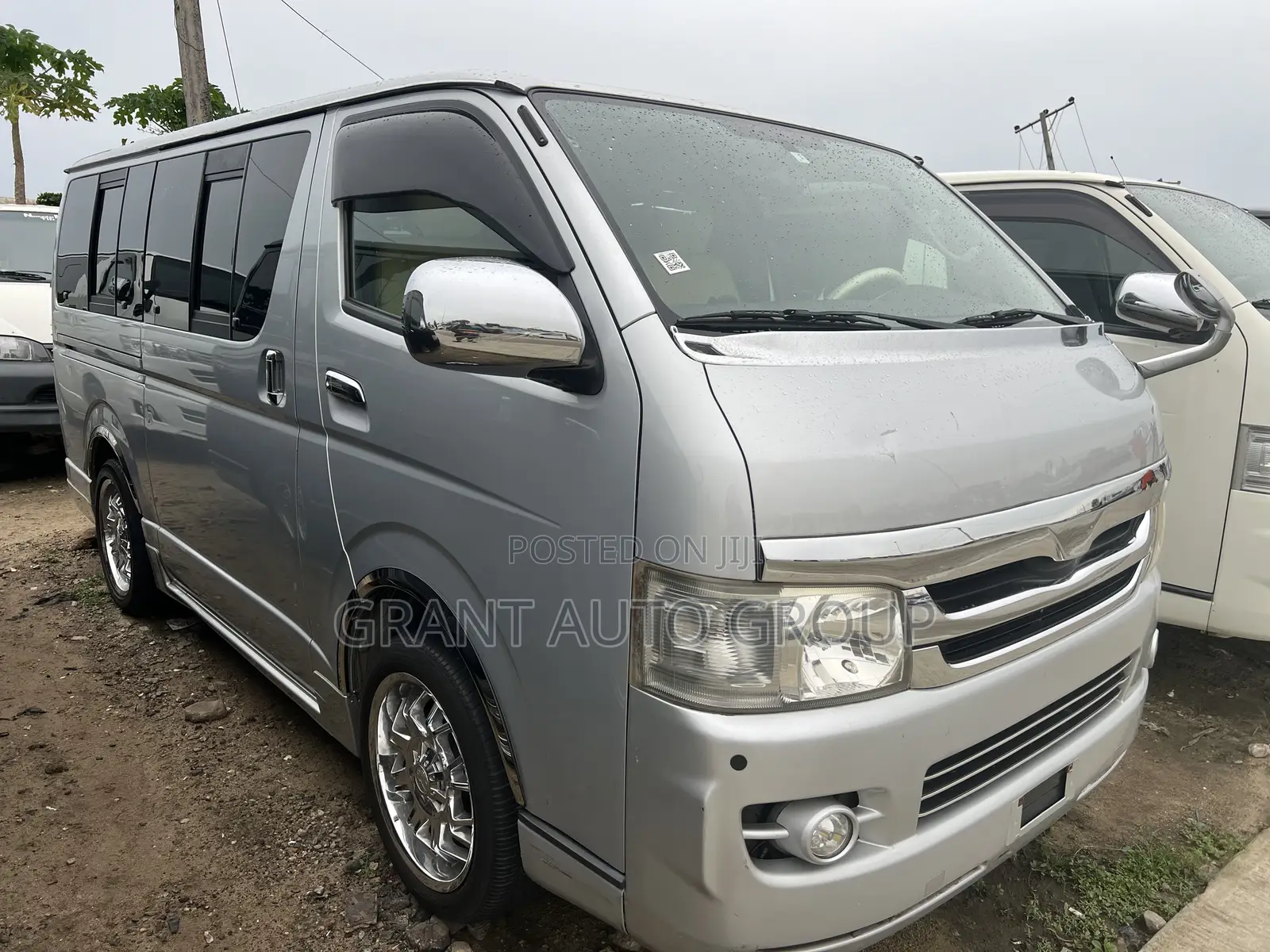 Toyota Grand HiAce 2012 Silver