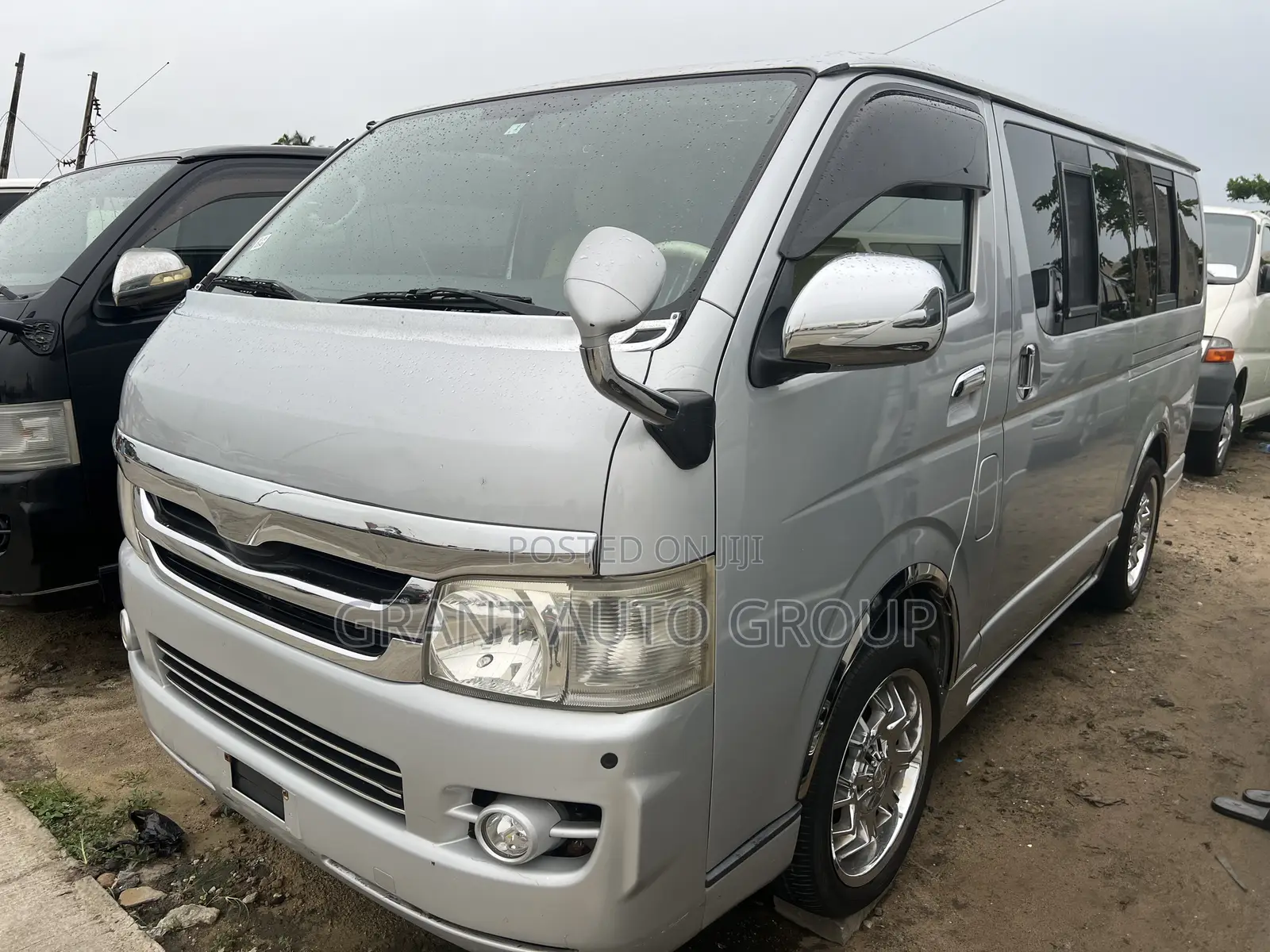 Toyota Grand HiAce 2012 Silver