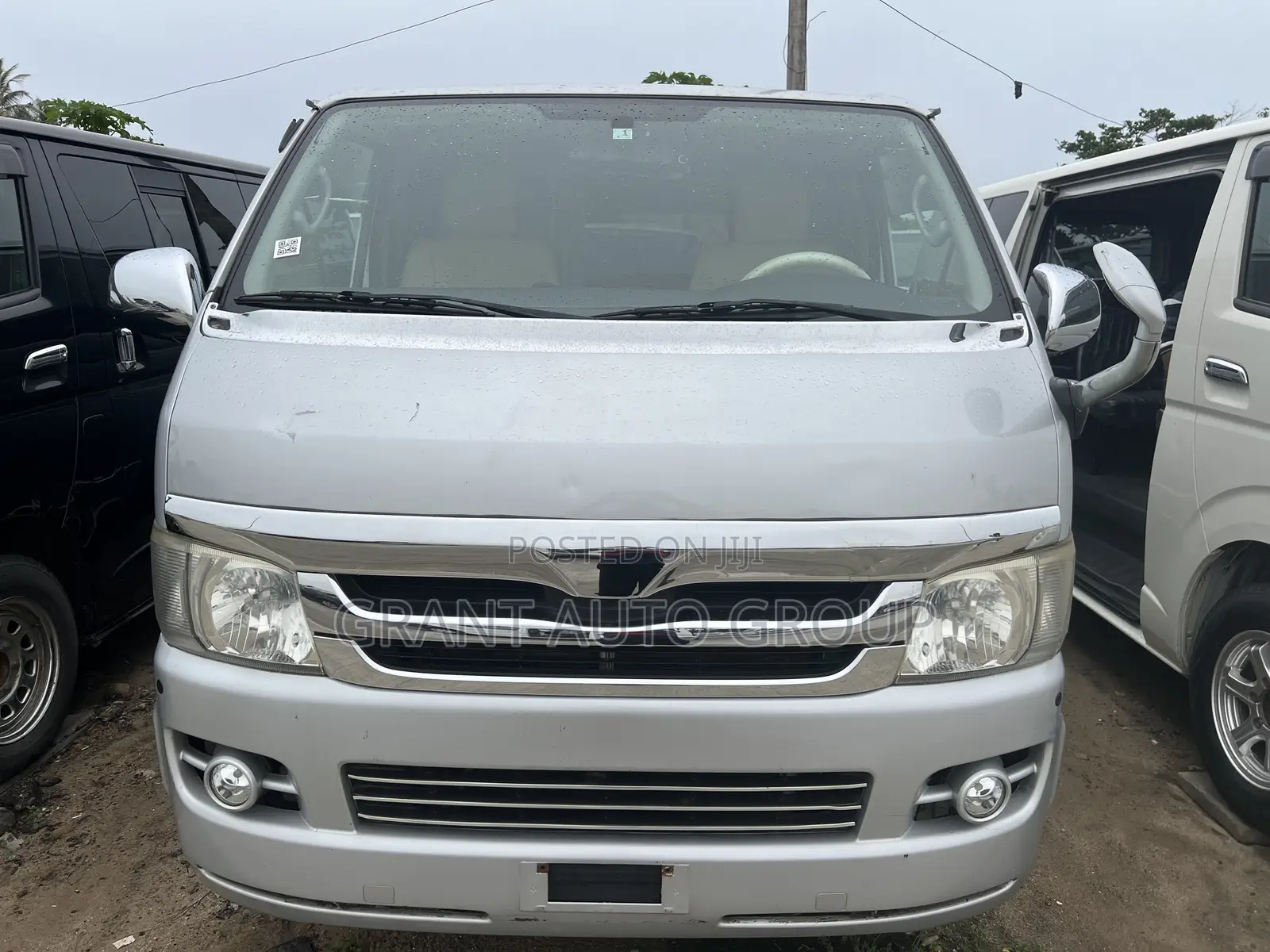 Toyota Grand HiAce 2012 Silver