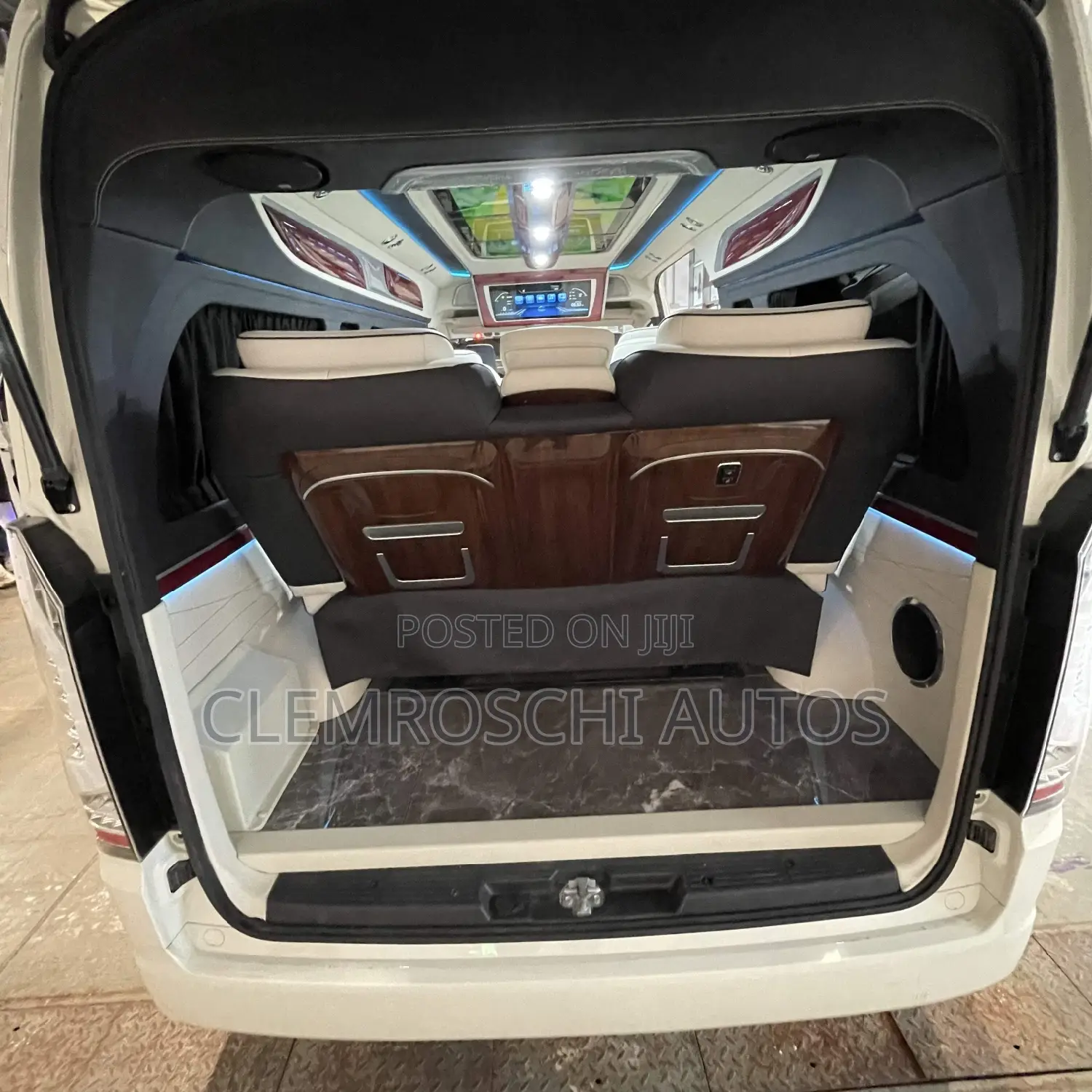 High Quality Certified VIP Interior Upgrade Toyota Hiace Bus