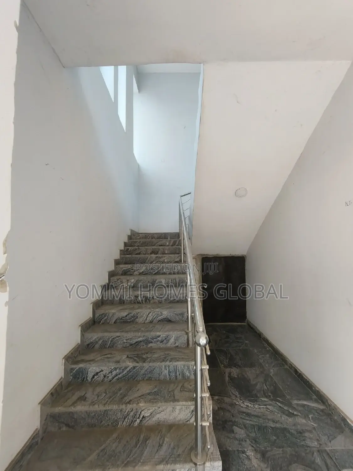 3bdrm Block of Flats in After Berger, Life Camp for rent