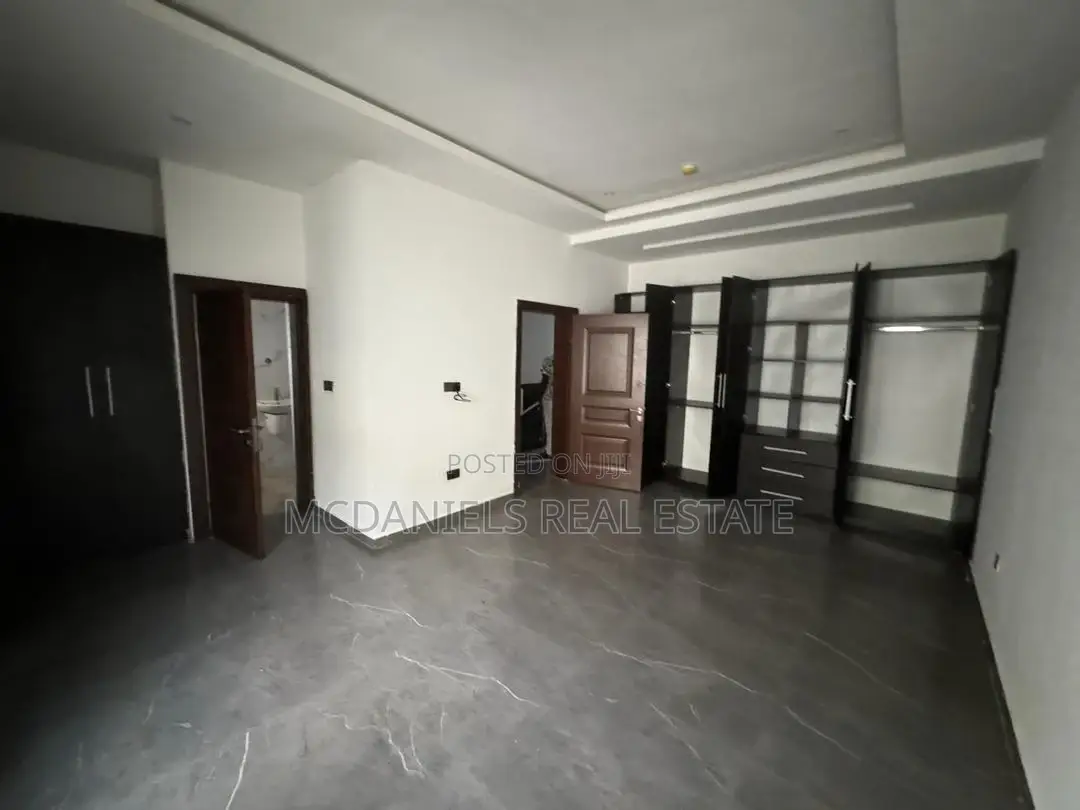 4bdrm Duplex in Lekki Phase 1 for rent